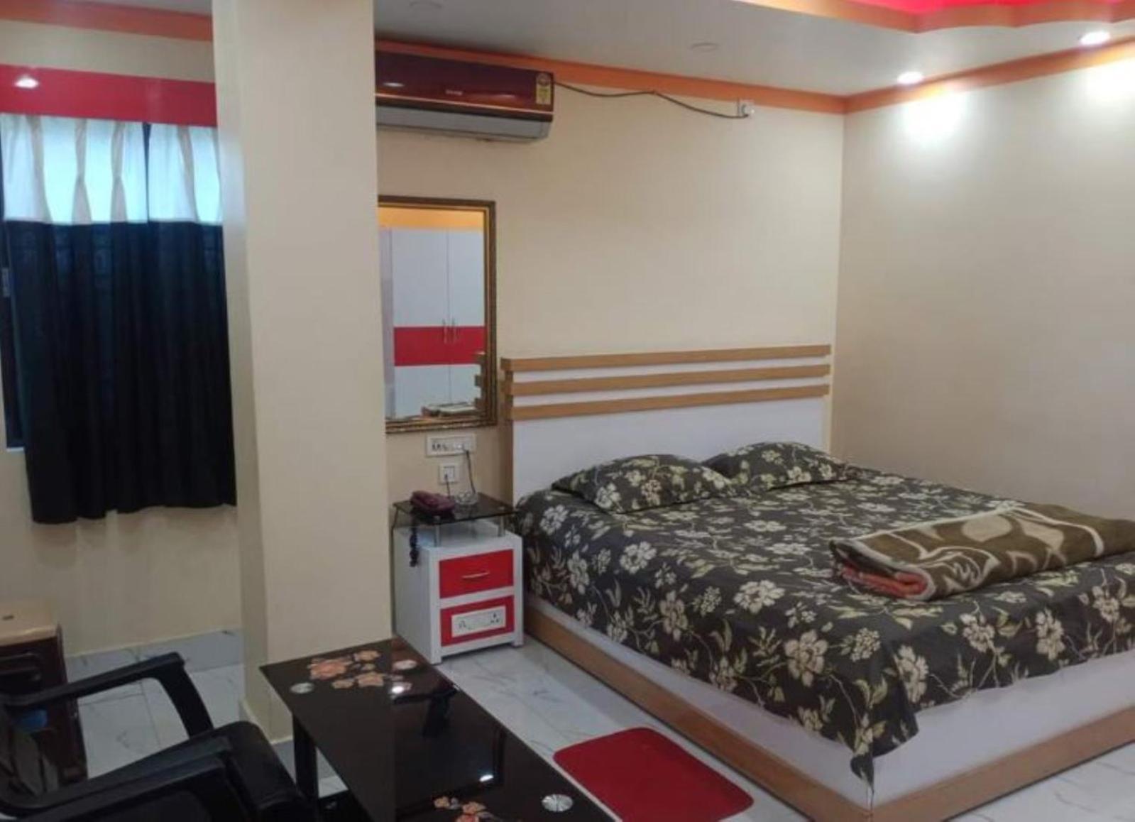 Anurag Palace Best Hotel In Агартала Екстериор снимка