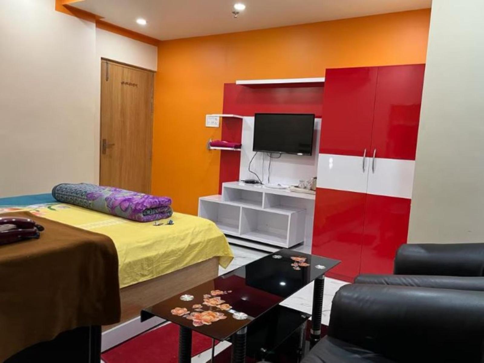 Anurag Palace Best Hotel In Агартала Екстериор снимка